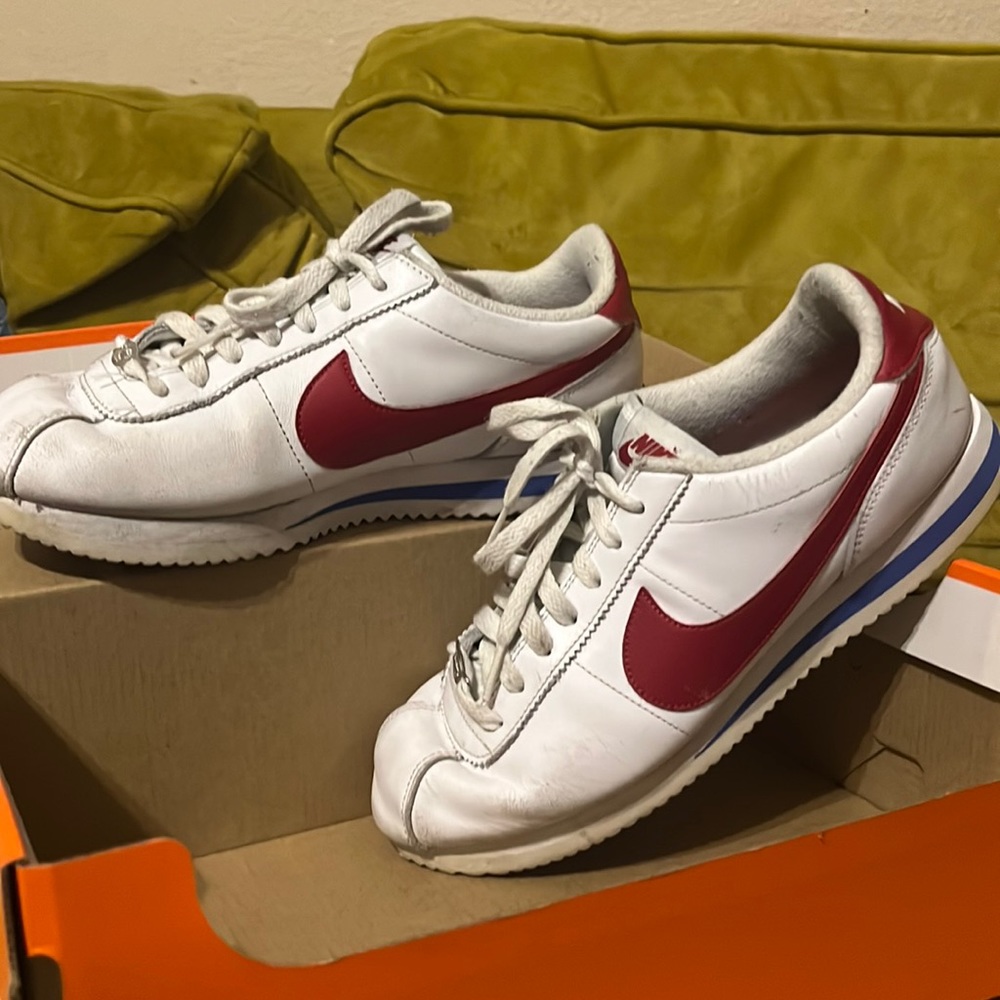 Nike mens size 8 retro red white and blue